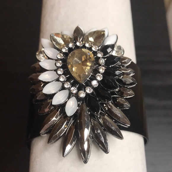 Gorgeous Statement Bracelet - Picture 2 of 6